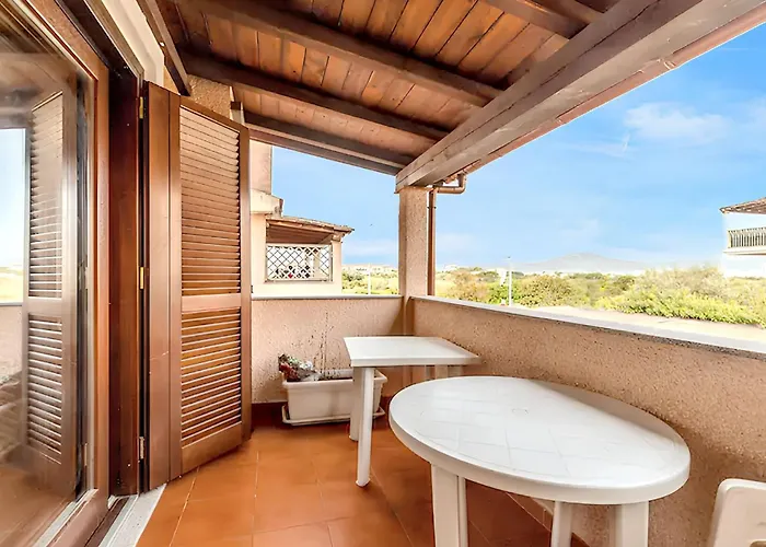 Cozy Apartment With Sea View In Olbia 80 M²